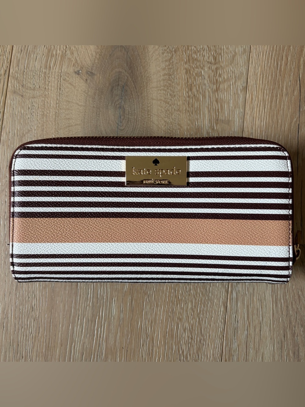 Kate Spade New York Striped Zip Around Wristlet Wallet Brown White Gold*39